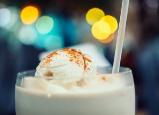 Czy dziecko powinno pić przez słomkę?