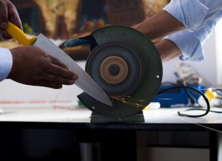 Pod jakim kątem ostrzyc narty? Pod jakim kątem ostrzyc narty?