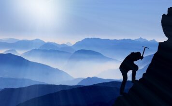 Do czego służy czekan w górach?